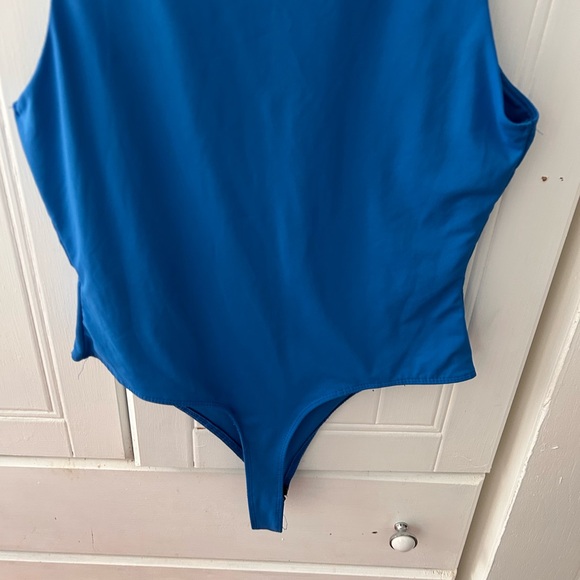 Women's Blue Scoop Sleeveless Shaper/Body Suit w/ Thong Closure and Back, EUC - Picture 3 of 8